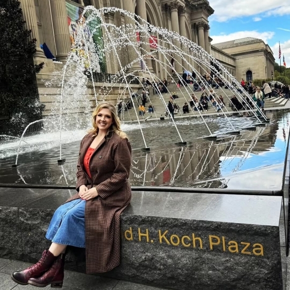 Meet your Posher, Mckenzie - Picture 1 of 7